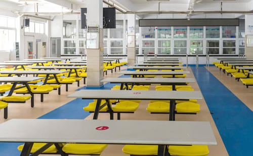 食堂承包要注重安全衛(wèi)生，還要注重菜品多樣化